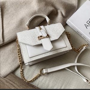 🖤🖤White sequin Cross body purse🖤🖤